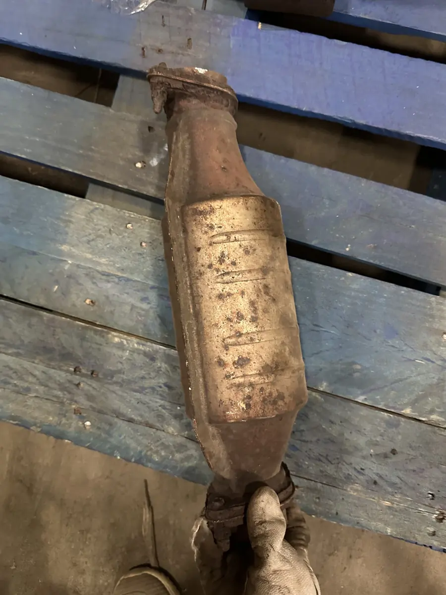 Real catalytic converters photographed for SMASH